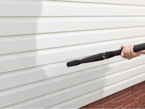 Cleaning vinyl siding before painting it