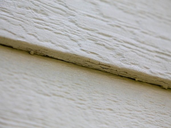 Louisiana Pacific siding issues include cracking like this
