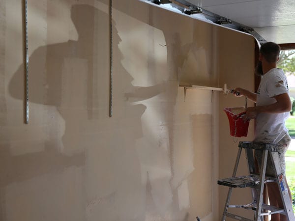 How to paint a garage - Painting the walls
