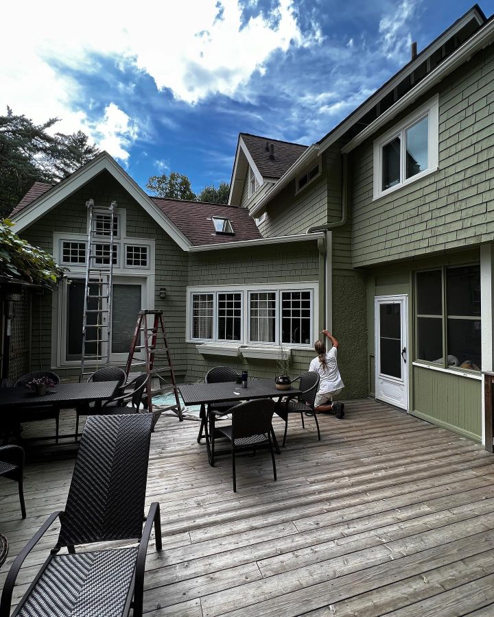 The cost of exterior painting is higher for certain colors